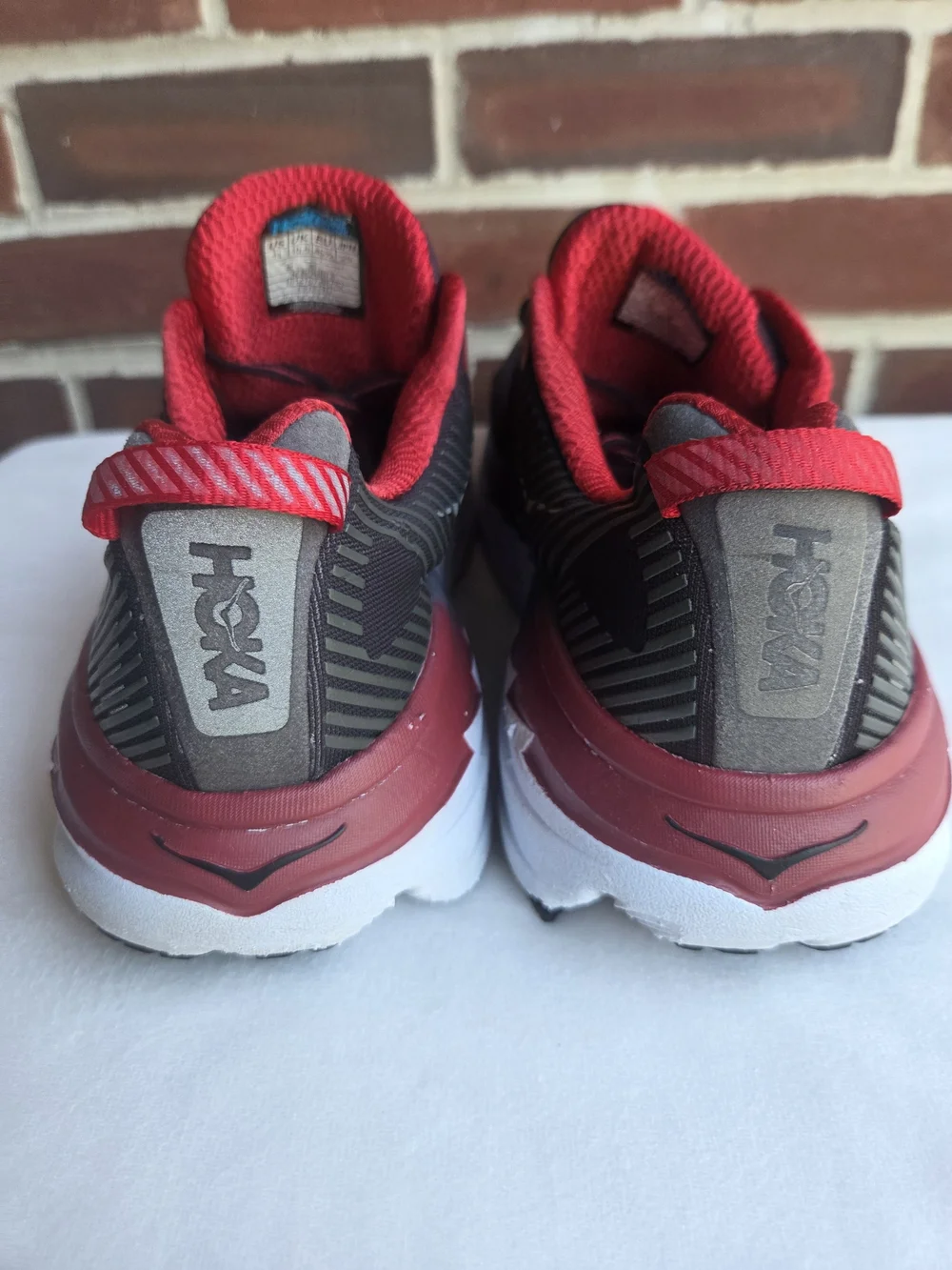 HOKA ONE ONE Bondi 5 Men's US 11 UK 10.5 Black Red Running Shoes